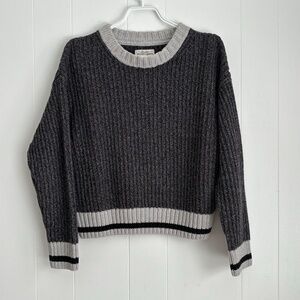 Roots grey cabin crew neck pullover sweater size small EUC